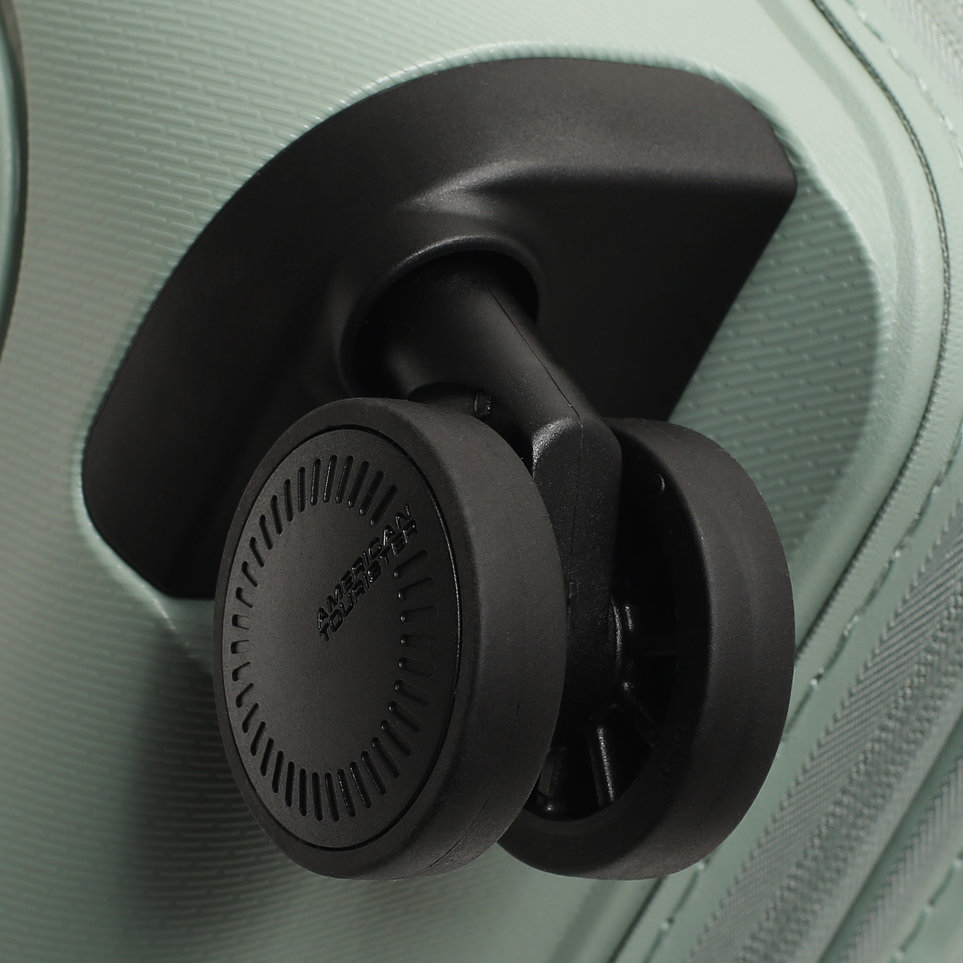 Чемодан на колесах American Tourister Dashpop