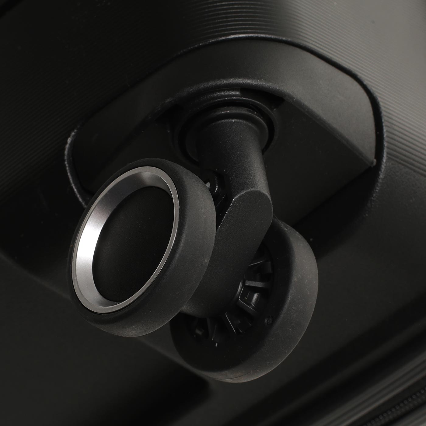 Чемодан большой L из полипропилена Sun Voyage Elite