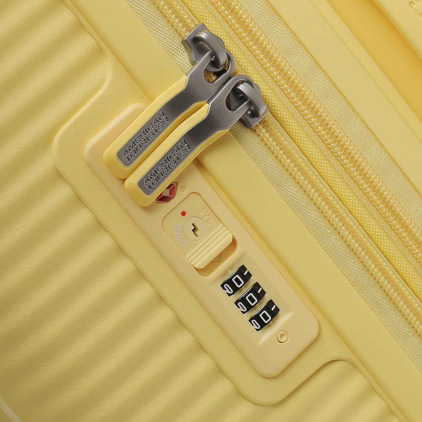 Чемодан большой L из полипропилена American Tourister Soundbox