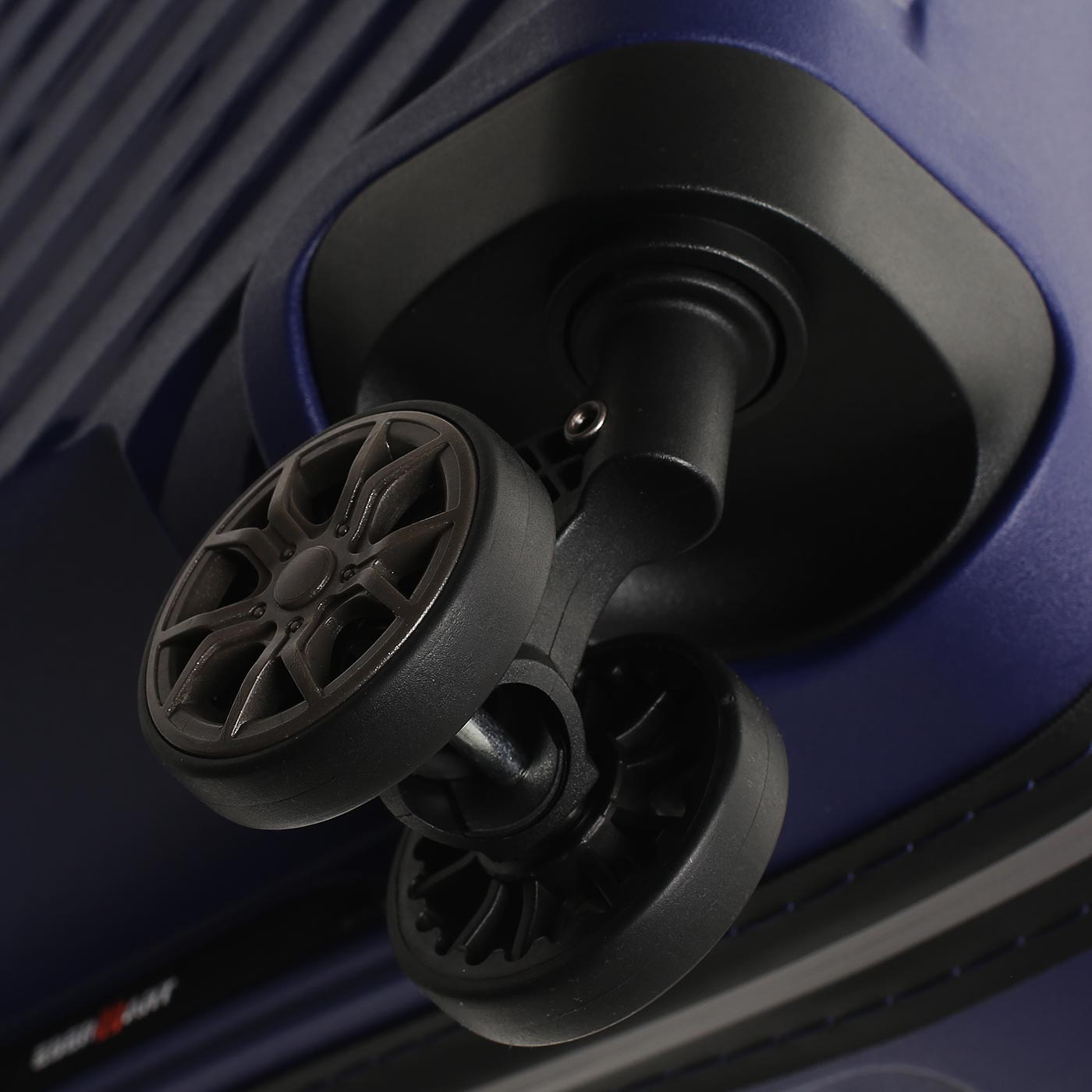 Чемодан для ручной клади из полипропилена Eberhart Majestic 2.0