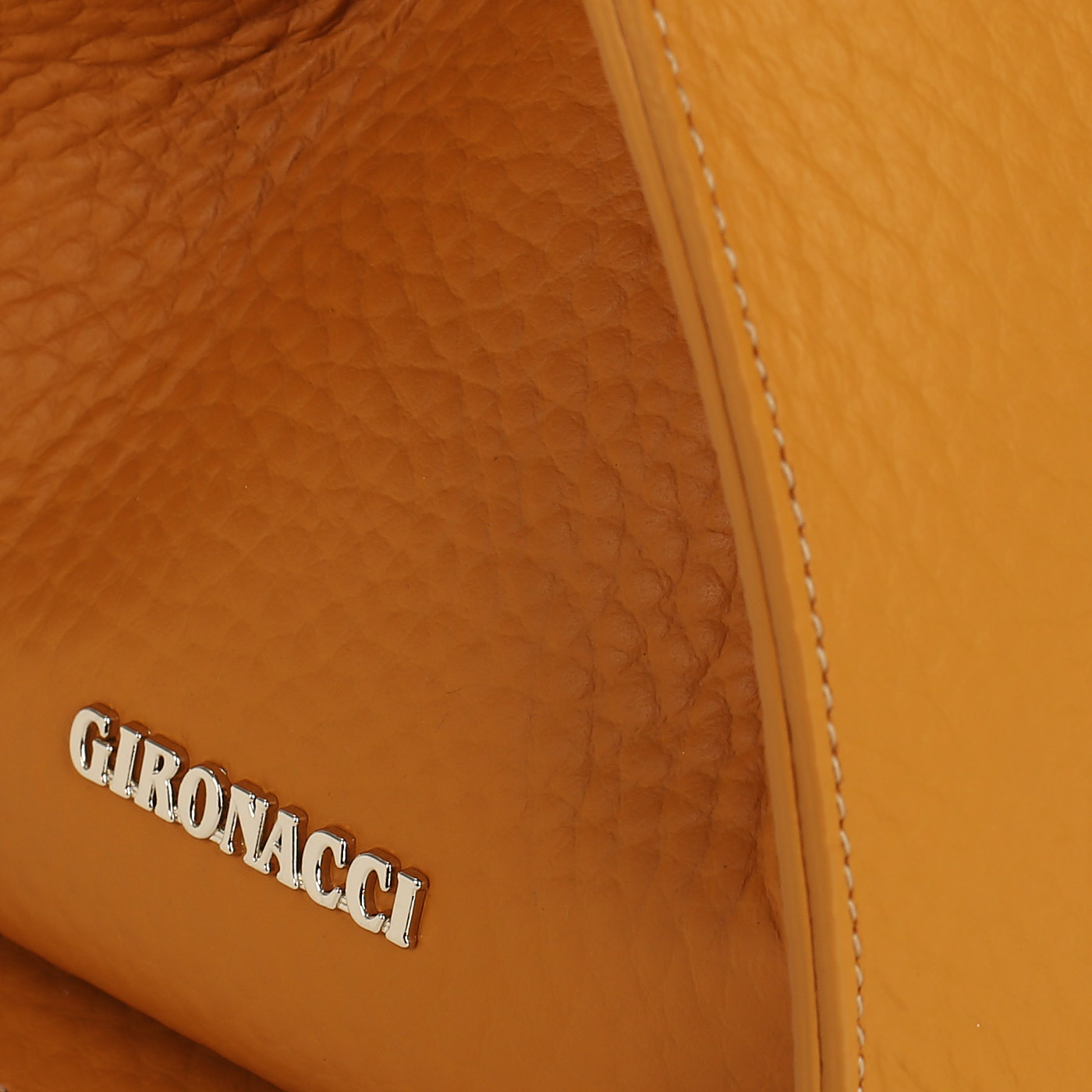 Сумка на магнитной кнопке Gironacci Velvet