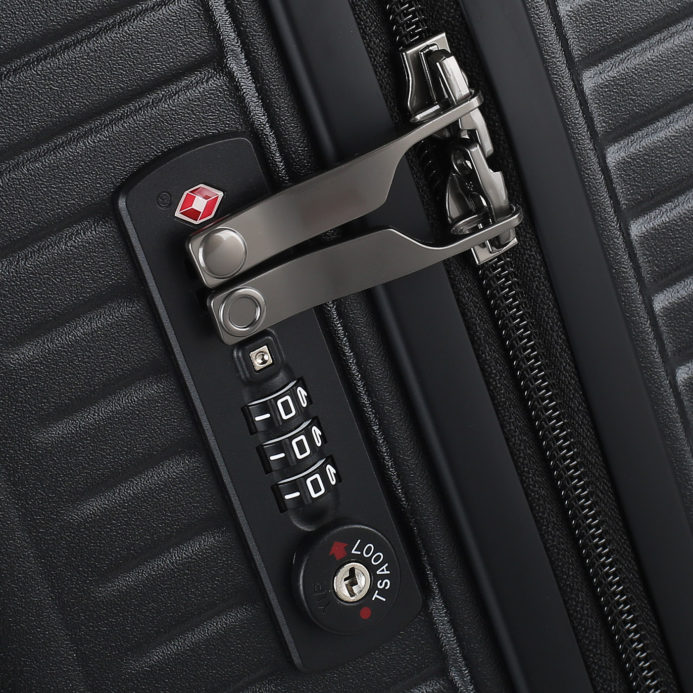 Чемодан средний M из поликарбоната Echolac Shogun