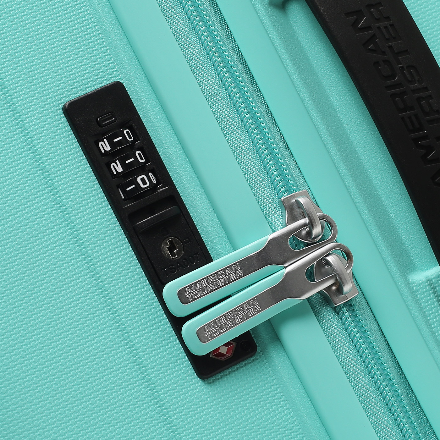 Чемодан на колесах American Tourister Rejoy