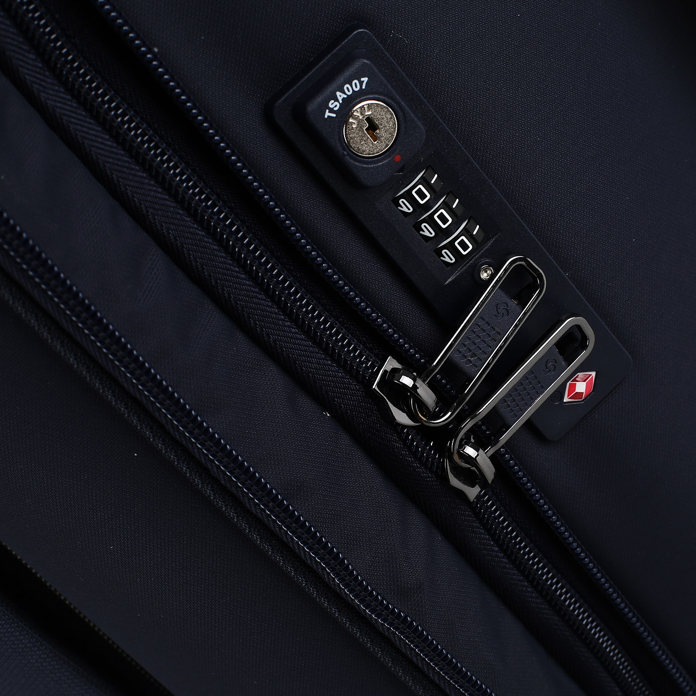 Чемодан большой L тканевый с кодовым замком Samsonite Airea